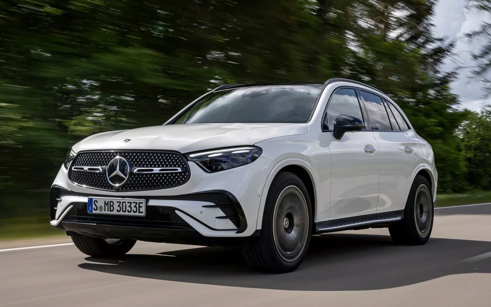 Mercedes-Benz GLC 350e 4MATIC sắp về Việt Nam: SUV hạng sang chạy điện tới 131 km, gi&aacute; dự kiến hơn 3 tỷ đồng