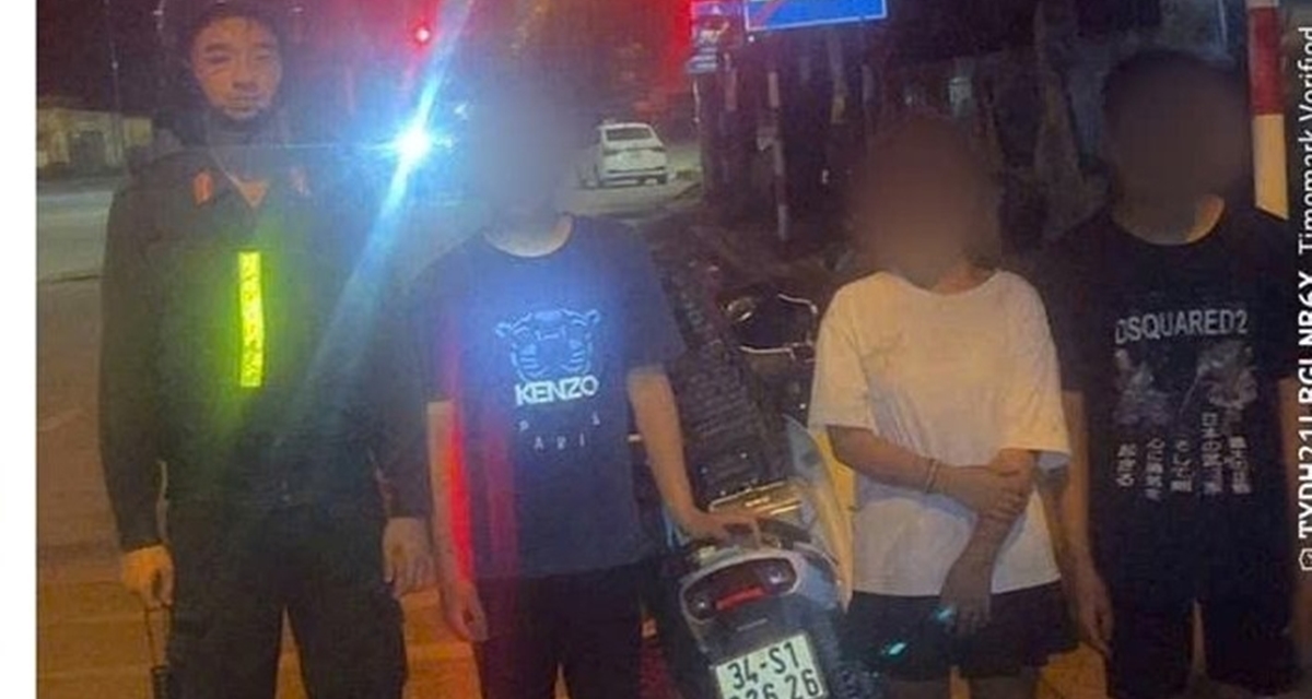 C&oacute; g&igrave; trong cốp xe của qu&aacute;i xế 15 tuổi đầu trần, kẹp ba, d&ugrave;ng b&igrave;nh xịt hơi cay chống trả c&ocirc;ng an?