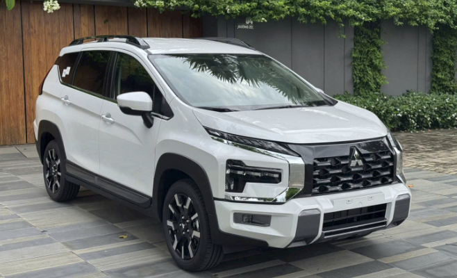 ĐIểm tin &ocirc; t&ocirc; 8/6: Cập nhật gi&aacute; xe Mitsubishi mới nhất th&aacute;ng 6 n&agrave;y, Sedan điện hạng D mới ra mắt