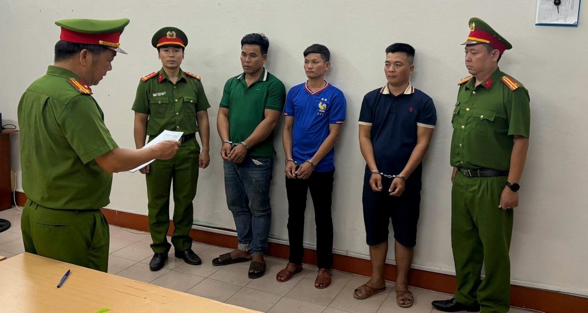 Bắt giữ khẩn cấp 3 đối tượng v&acirc;y đ&aacute;nh nam thanh ni&ecirc;n tử vong sau khi đi đ&aacute;m cưới, lời khai h&eacute; lộ m&acirc;u thuẫn