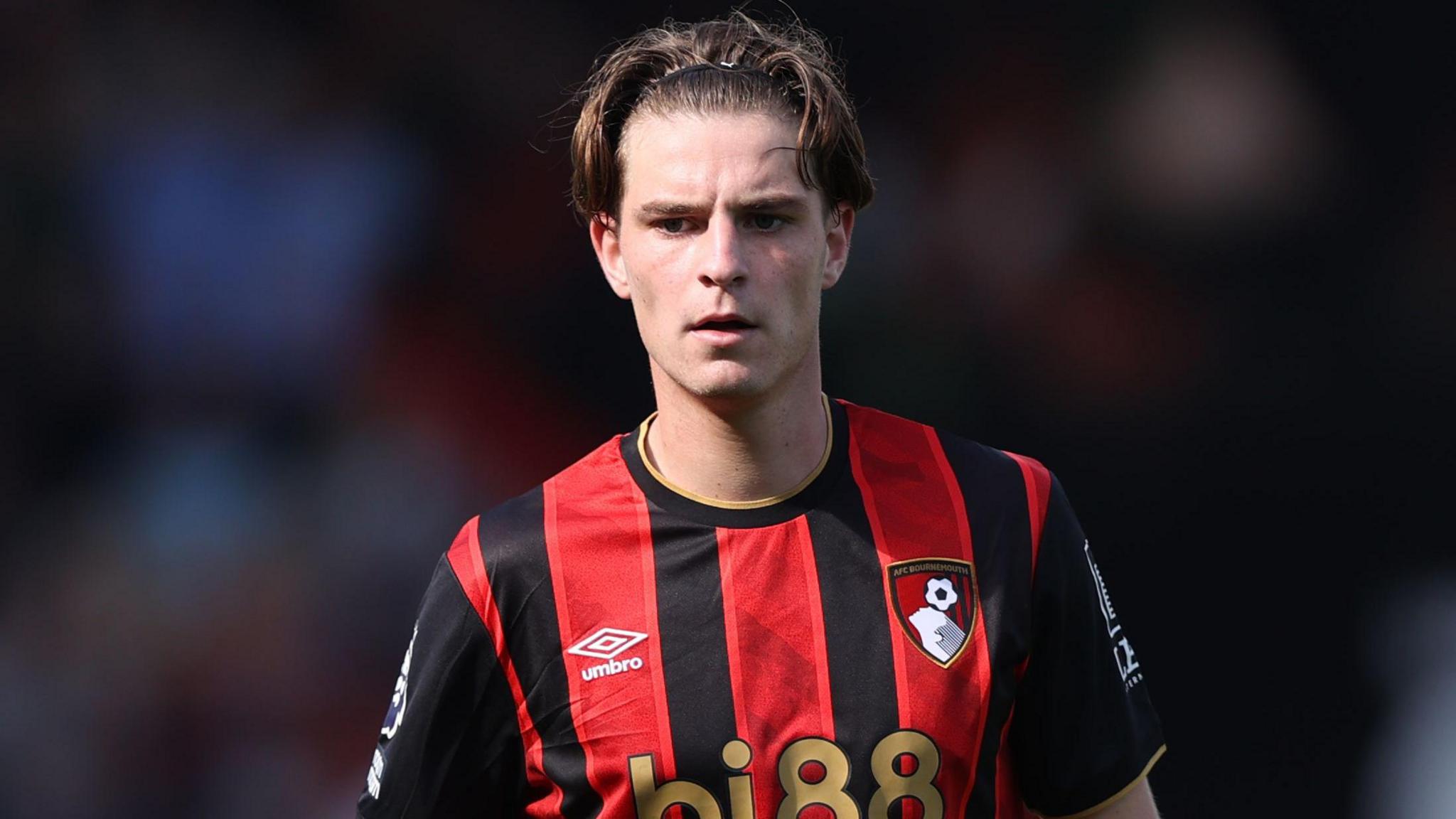Chuyển nhượng MU 10/6: Alex Scott gi&aacute; 80 triệu bảng, Fernandes lọt tầm ngắm, Tonali khó mua