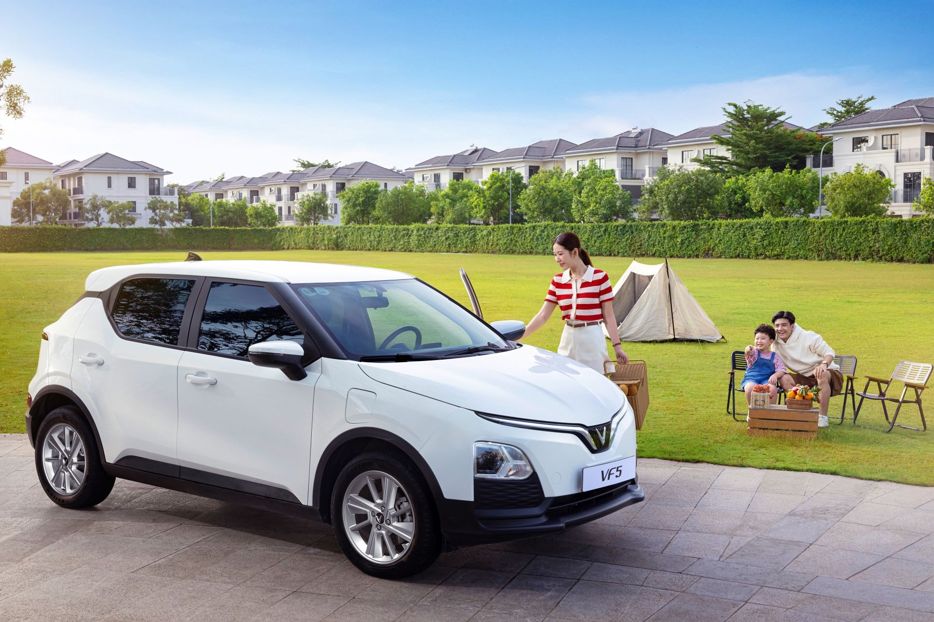 Kiến tr&uacute;c sư sở hữu VinFast VF 5: Ngỡ ng&agrave;ng v&igrave; đi &lsquo;4 b&aacute;nh&rsquo; m&agrave; chi ph&iacute; vận h&agrave;nh rẻ ngang xe m&aacute;y ảnh 1