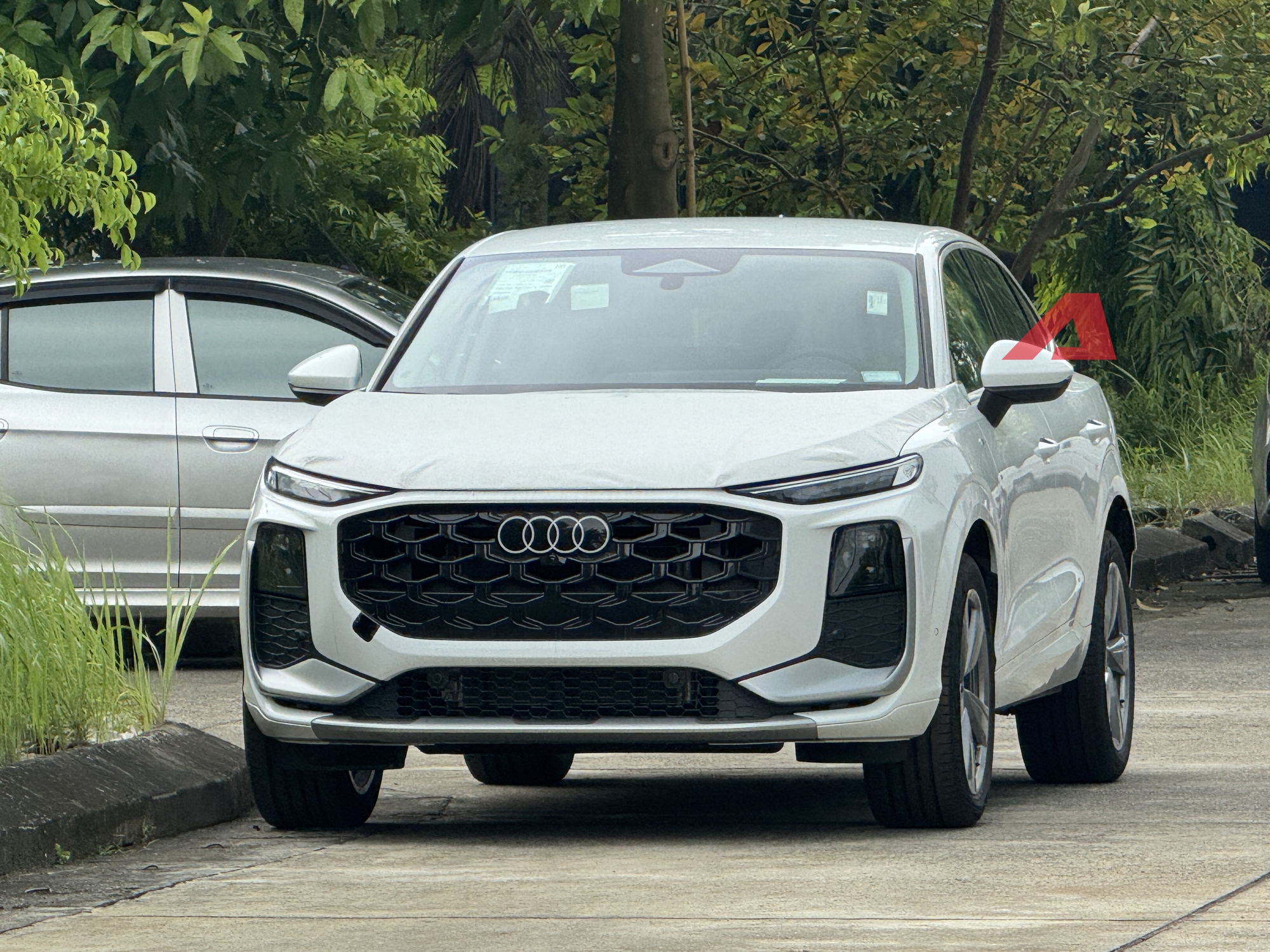 Audi Q3 Sportback 2026 lộ diện tại Việt Nam trước ng&agrave;y ra mắt: SUV coupe hạng sang lột x&aacute;c, \'cạnh tranh\' Mercedes GLA