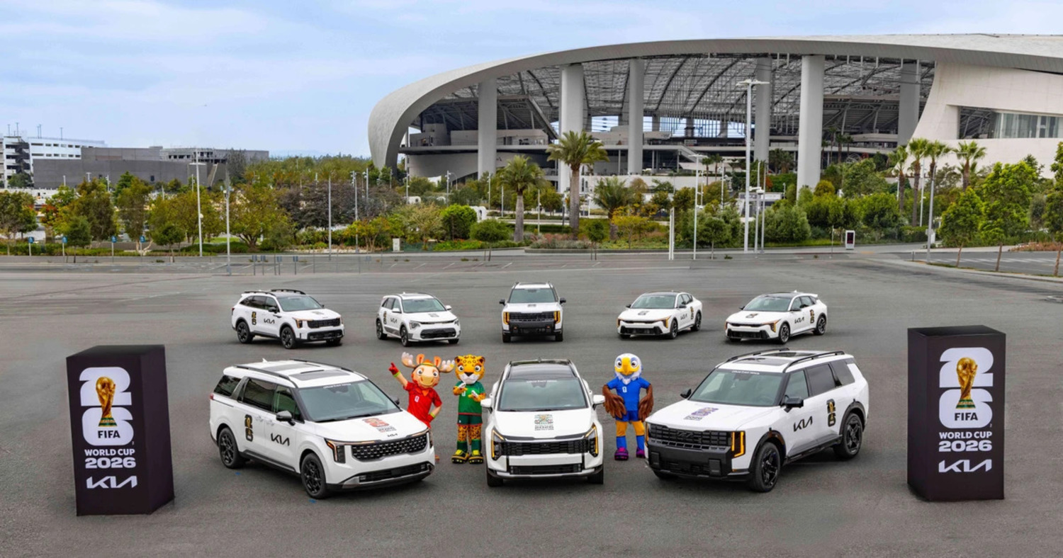 Kia v&agrave; Hyundai phủ s&oacute;ng FIFA World Cup 2026: Huy động 660 xe, đưa c&ocirc;ng nghệ v&agrave; game v&agrave;o ng&agrave;y hội b&oacute;ng đ&aacute;
