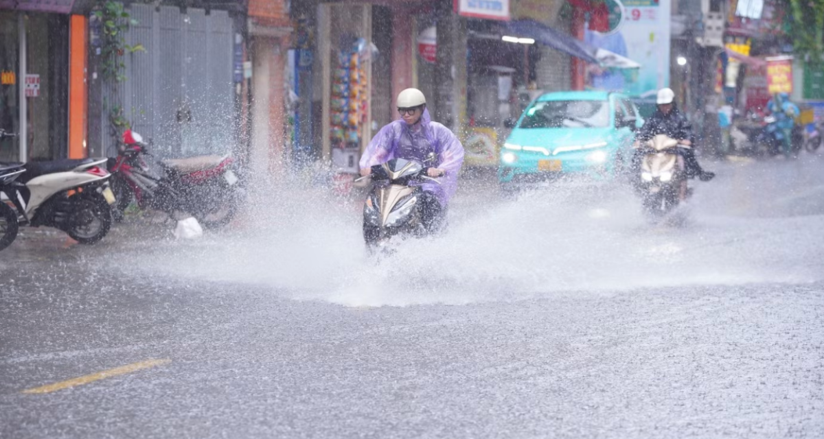 Dự b&aacute;o thời tiết h&ocirc;m nay 12/6: Miền Bắc sắp đ&oacute;n một đợt mưa rất to, khu vực n&agrave;o chịu t&aacute;c động?