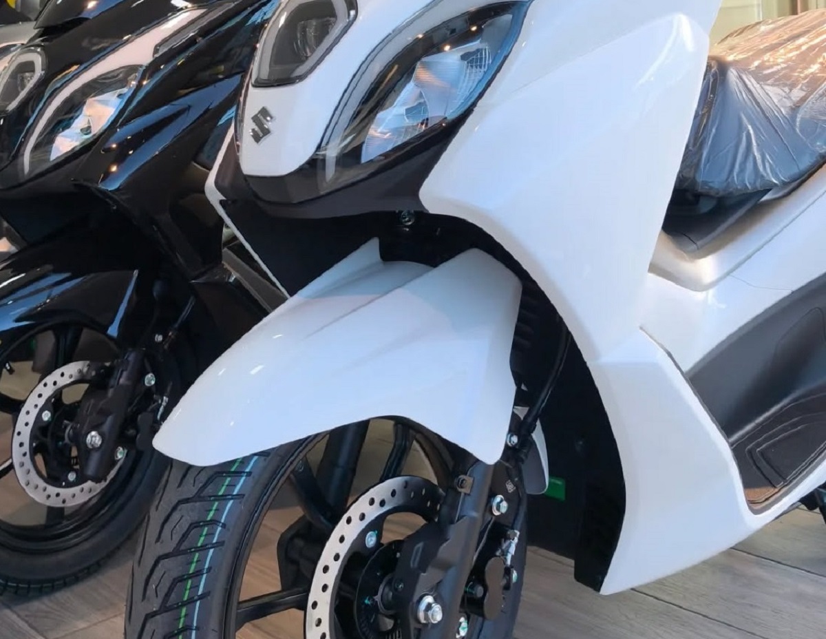 Suzuki ch&iacute;nh thức mở b&aacute;n &lsquo;huyền thoại xe ga&rsquo; 150cc mới gi&aacute; 80 triệu đồng: X&eacute; v&eacute; Honda SH v&agrave; SH Mode