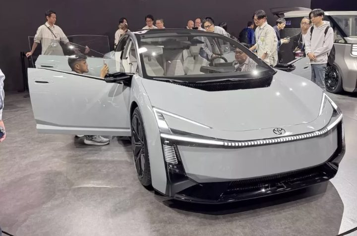 Toyota Corolla Concept lộ diện: Th&aacute;ch thức Honda Civic, Kia K3 bằng thiết kế t&aacute;o bạo chưa từng c&oacute;