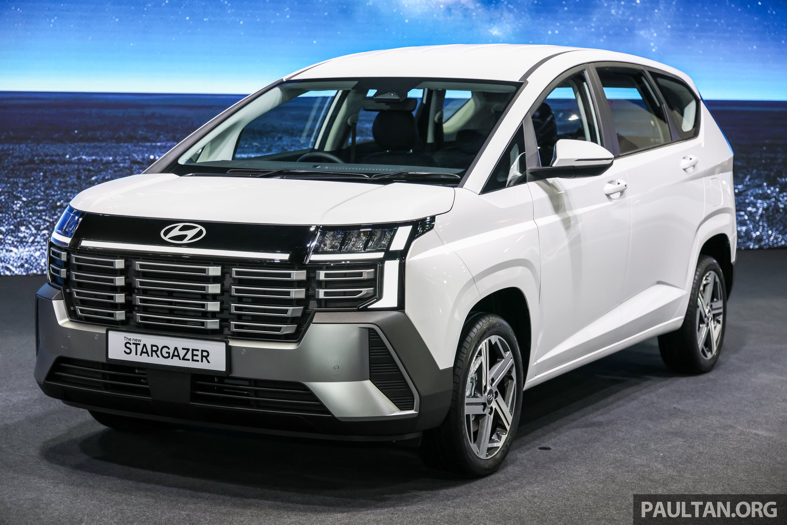Hyundai Stargazer 2026 tr&igrave;nh l&agrave;ng: D&agrave;i hơn Toyota Veloz, trang bị SmartSense, g&acirc;y \'sức &eacute;p\' l&ecirc;n Mitsubishi Xpander