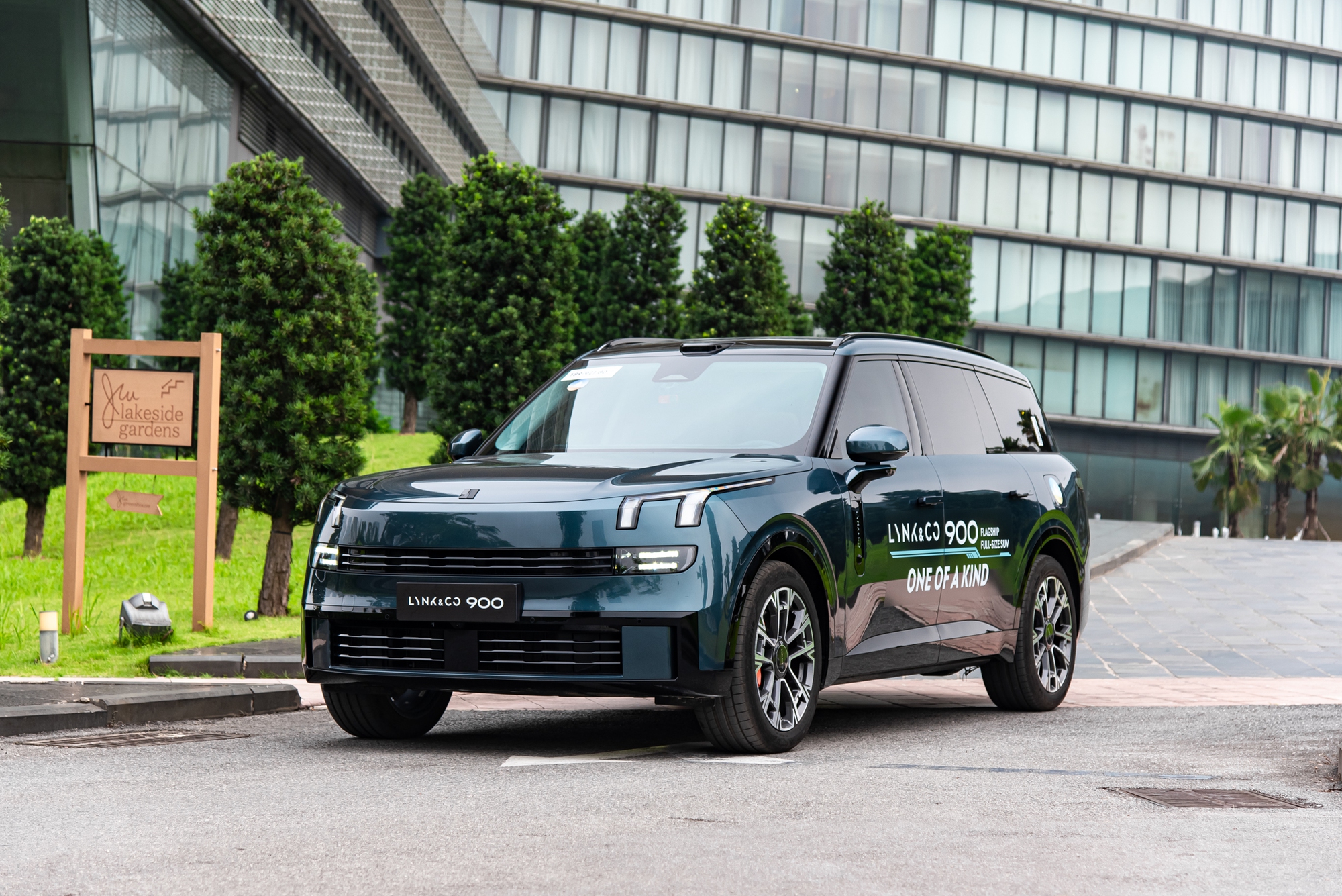 Lynk & Co 900 ch&iacute;nh thức ra mắt Việt Nam: SUV 6 chỗ 708 m&atilde; lực, tăng tốc 0-100 km/h chỉ 4,9 gi&acirc;y, chốt gi&aacute; 3,069 tỷ đồng