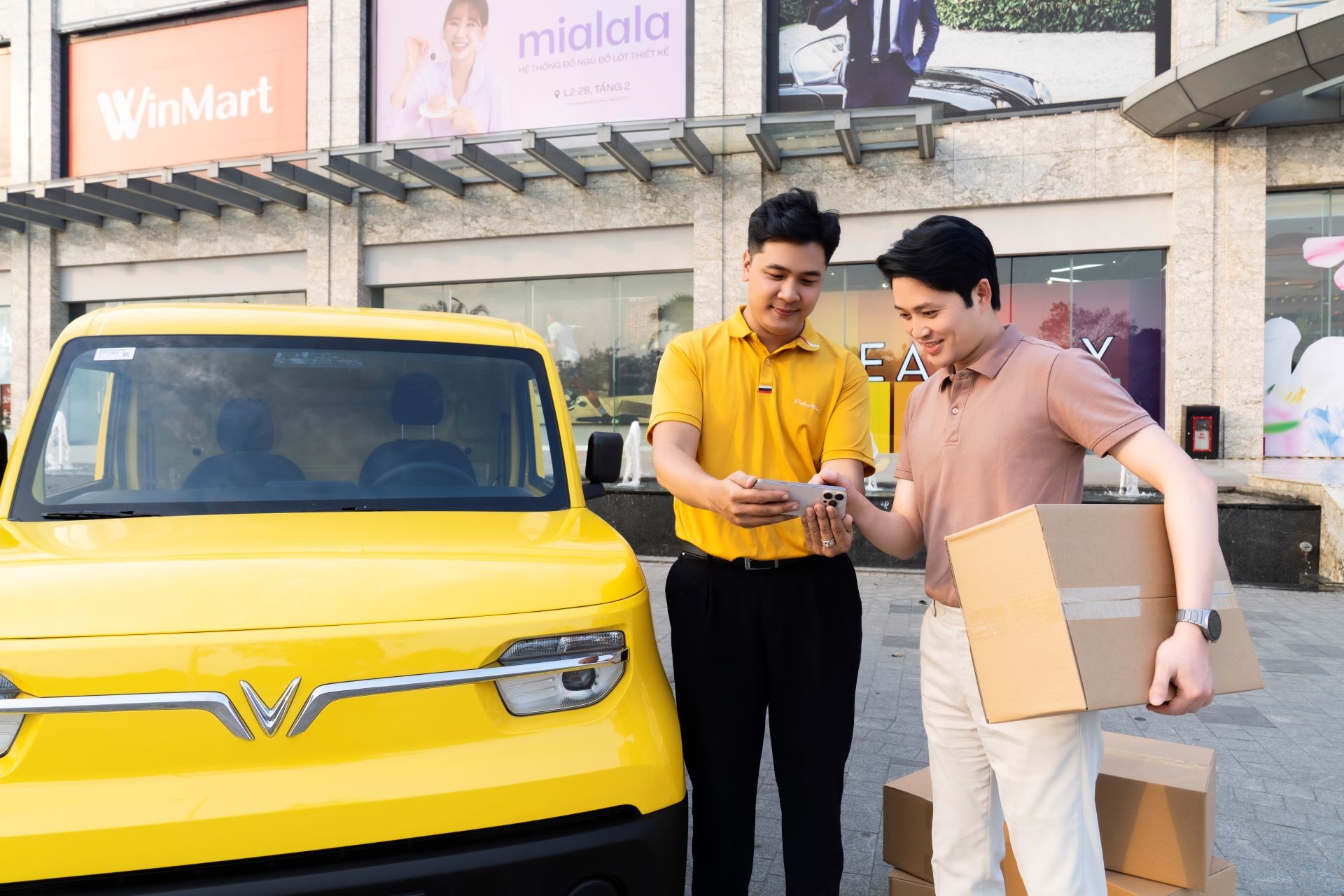 VinFast EC Van lọt top 10 doanh số to&agrave;n thị trường: &lsquo;Cỗ m&aacute;y kiếm tiền&rsquo; mới của c&aacute;c hộ kinh doanh ảnh 1