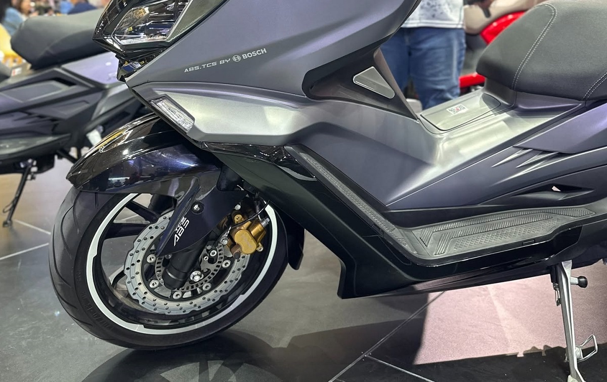 &lsquo;Vua xe ga&rsquo; mới chất hơn Honda Air Blade v&agrave; Vario ra mắt: C&oacute; phanh ABS, m&agrave;n TFT cực \'khủng\', gi&aacute; mềm