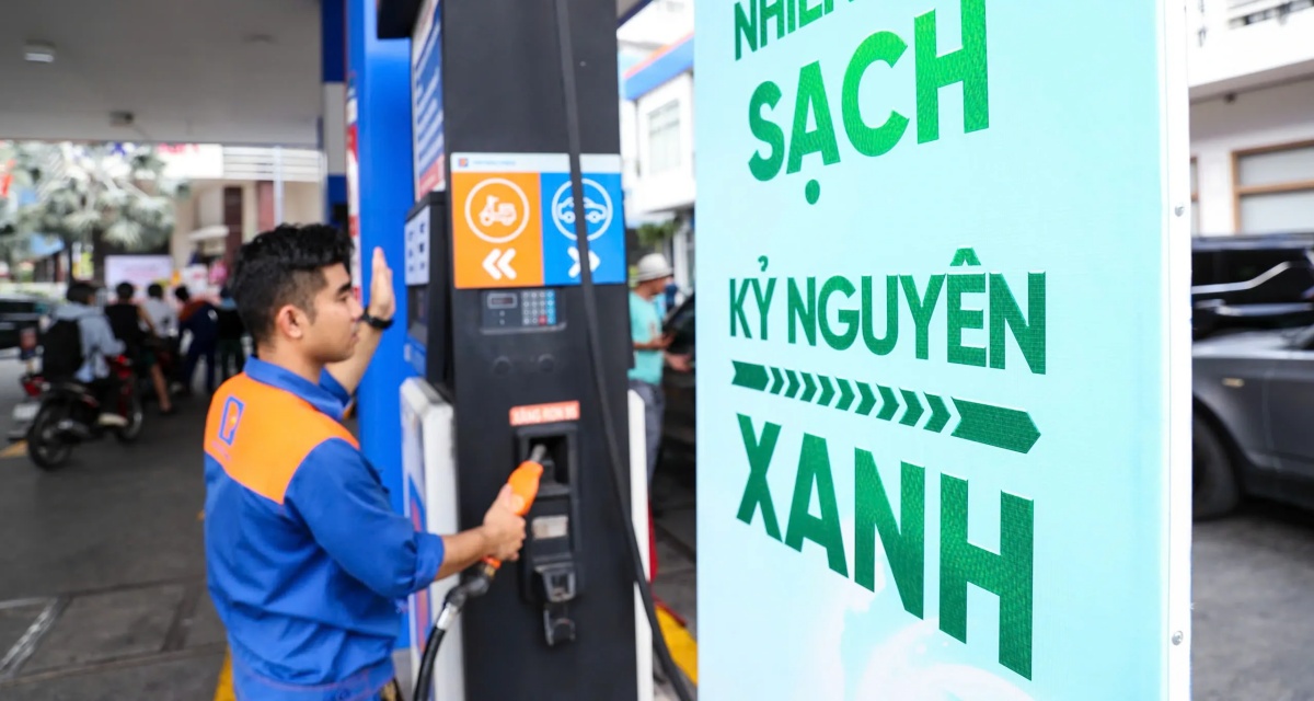 Gi&aacute; xăng dầu h&ocirc;m nay 18/6: Dự b&aacute;o chiều nay xăng E10 l&ugrave;i về 21.000 đồng/l&iacute;t, dầu diesel giảm cực s&acirc;u