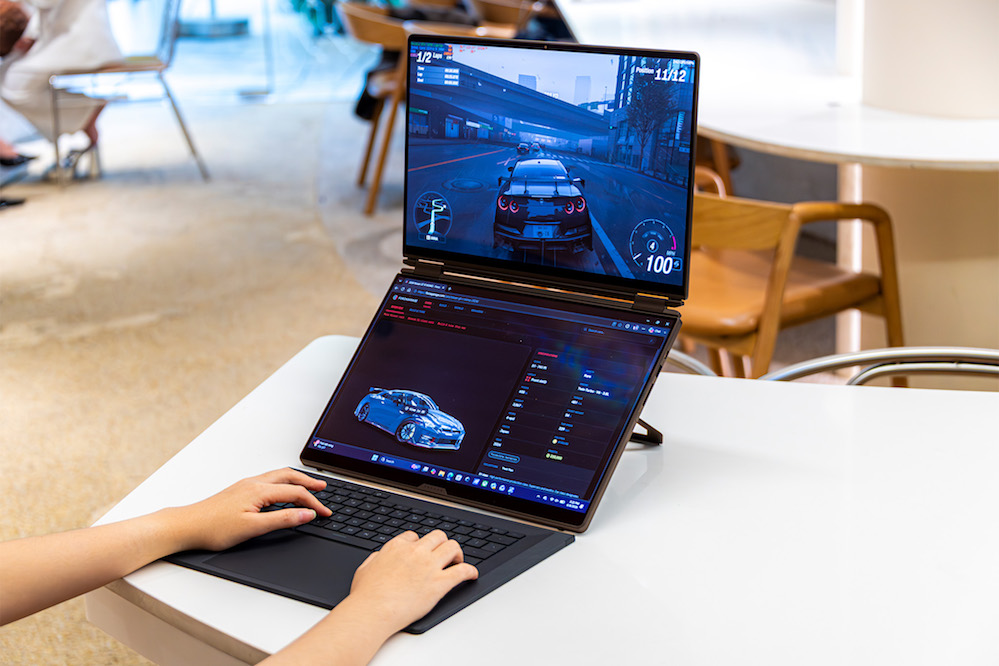 ASUS tr&igrave;nh l&agrave;ng si&ecirc;u phẩm laptop gaming 2 m&agrave;n h&igrave;nh ROG Zephyrus Duo (GX651) tại Việt Nam