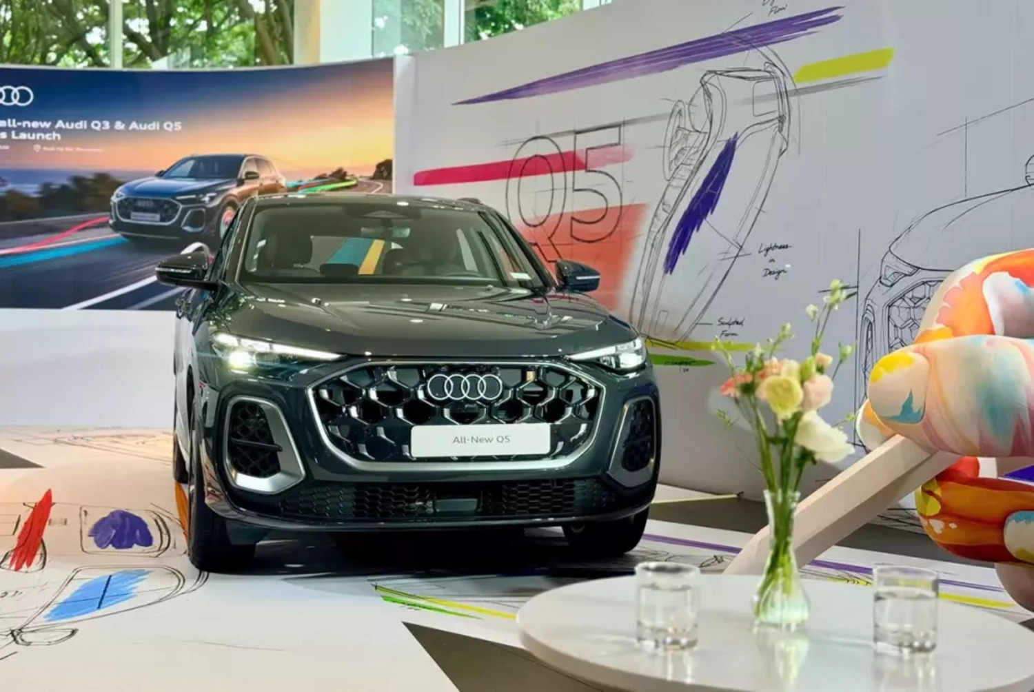 Bộ đ&ocirc;i Audi Q3, Q5 thế hệ mới tr&igrave;nh l&agrave;ng Việt Nam: M&agrave;n h&igrave;nh 3 lớp, lần đầu d&ugrave;ng nền tảng PPC, gi&aacute; từ 2,099 tỷ đồng