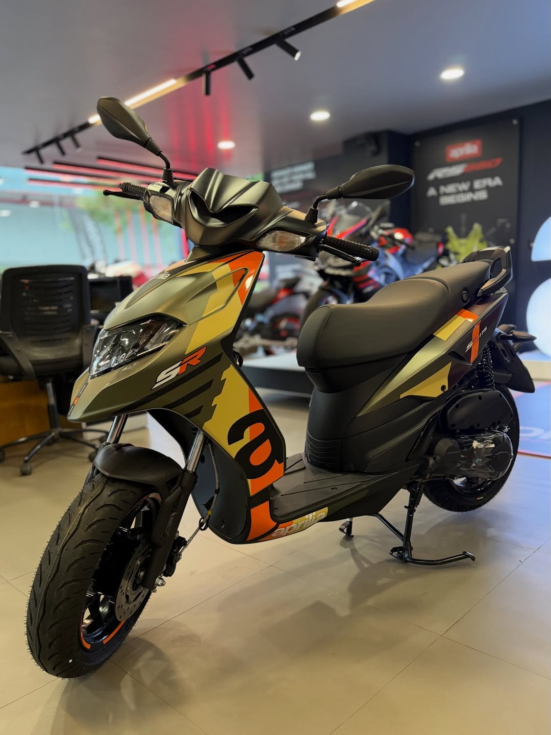 &lsquo;Vua xe ga&rsquo; 175cc mới của &Yacute; ch&iacute;nh thức ra mắt, gi&aacute; 29 triệu đồng rẻ hơn Honda Vision, c&oacute; ABS như SH Mode v&agrave; Air Blade ảnh 3