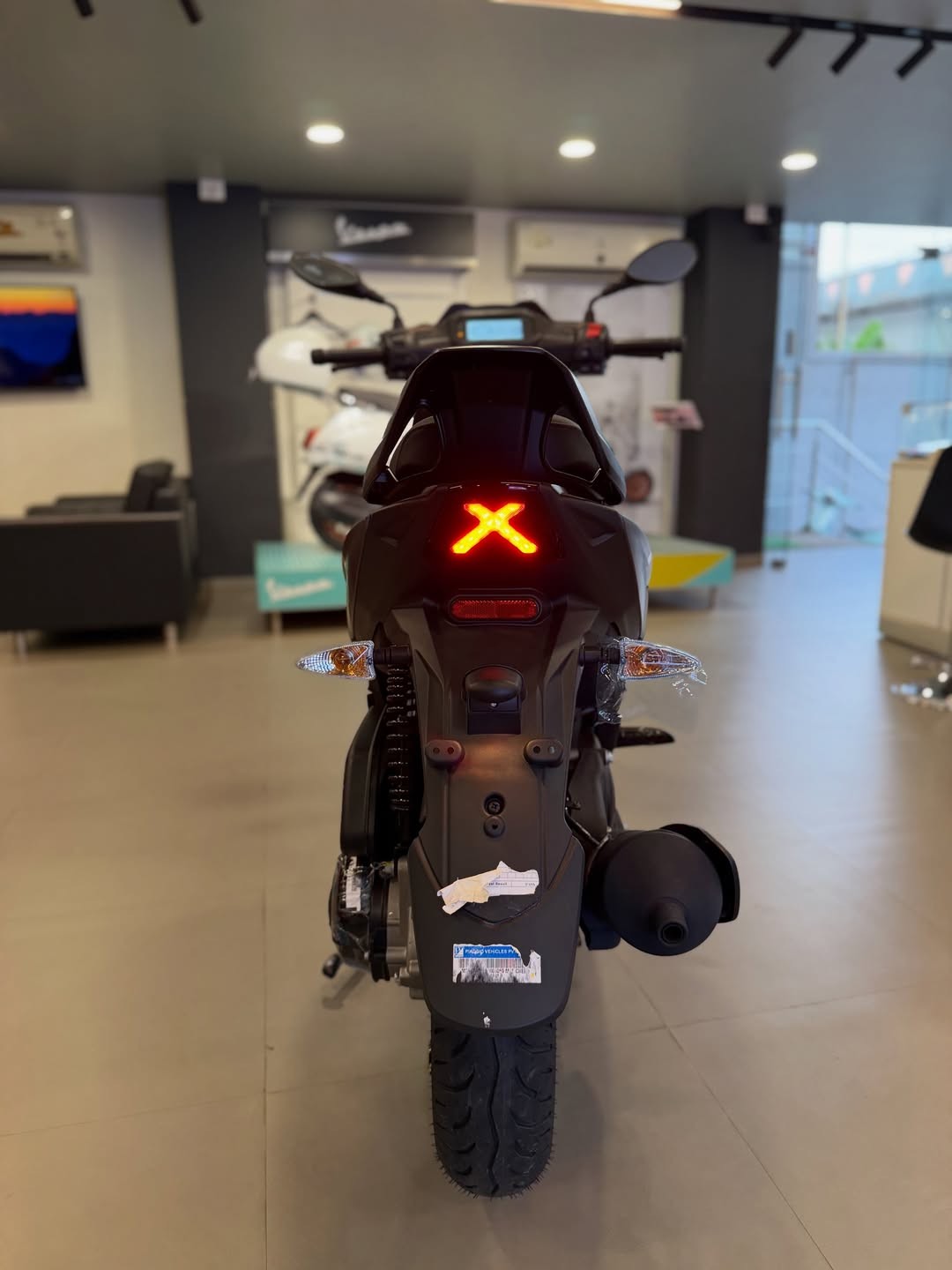 &lsquo;Vua xe ga&rsquo; 175cc mới của &Yacute; ch&iacute;nh thức ra mắt, gi&aacute; 29 triệu đồng rẻ hơn Honda Vision, c&oacute; ABS như SH Mode v&agrave; Air Blade ảnh 5