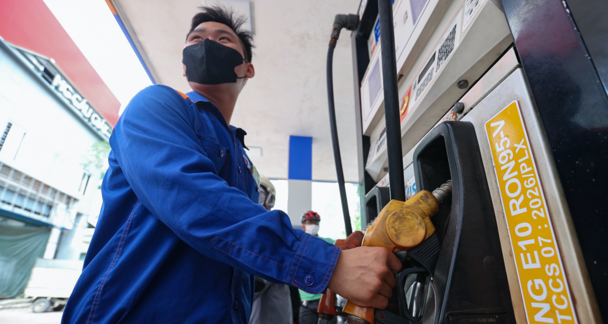 Gi&aacute; xăng dầu h&ocirc;m nay 21/6: Dầu diesel mất hơn 21.000 đồng/l&iacute;t sau 24 lần điều chỉnh, dầu thế giới đổi hướng