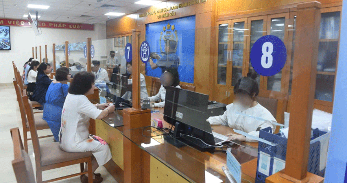 Chỉ đạo n&oacute;ng vụ nữ c&aacute;n bộ ở H&agrave; Nội từ chối x&aacute;c nhận ủy quyền, y&ecirc;u cầu cụ b&agrave; 97 tuổi đến l&agrave;m thủ tục