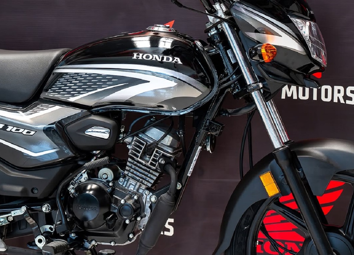 Honda ch&iacute;nh thức mở b&aacute;n &lsquo;huyền thoại c&ocirc;n tay&rsquo; 100cc mới gi&aacute; 32 triệu đồng: Kh&aacute;c biệt Honda Winner R