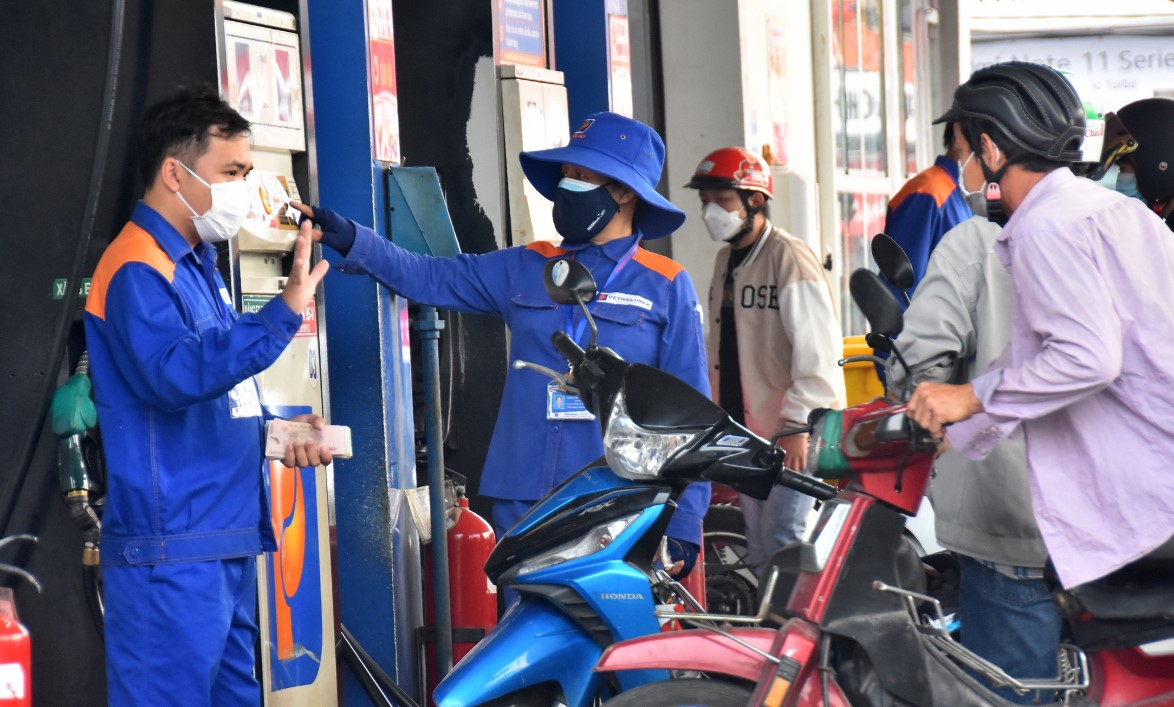Gi&aacute; xăng dầu h&ocirc;m nay 25/6: E10 rẻ kỷ lục, RON 92 giảm hơn 9.900 đồng/l&iacute;t, bảng gi&aacute; đầy b&igrave;nh c&aacute;c mẫu xe c&ocirc;n tay 150-155cc