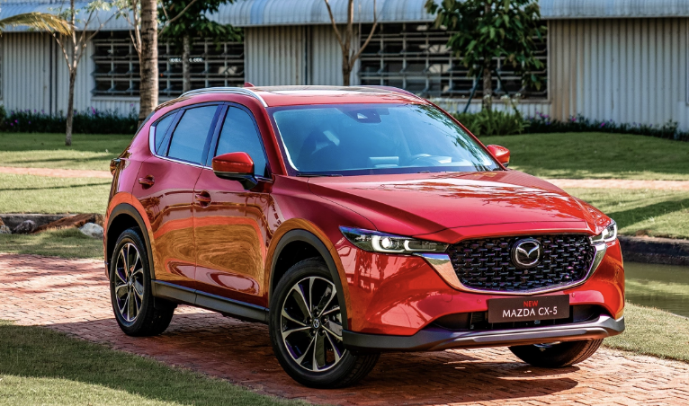 Mazda CX-5 c&oacute; thể l&agrave; mẫu xe hybrid rẻ nhất ph&acirc;n kh&uacute;c SUV hạng C, Tucson v&agrave; CR-V &lsquo;to&aacute;t mồ h&ocirc;i&rsquo;
