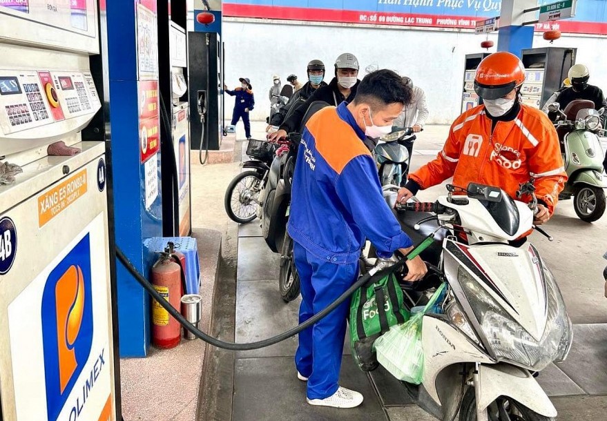 Gi&aacute; xăng dầu chiều nay 25/6: E10 v&agrave; RON 92 tiếp tục giảm s&acirc;u, chưa tới 20.000 đồng/l&iacute;t, gi&aacute; lăn b&aacute;nh Hyundai Tucson