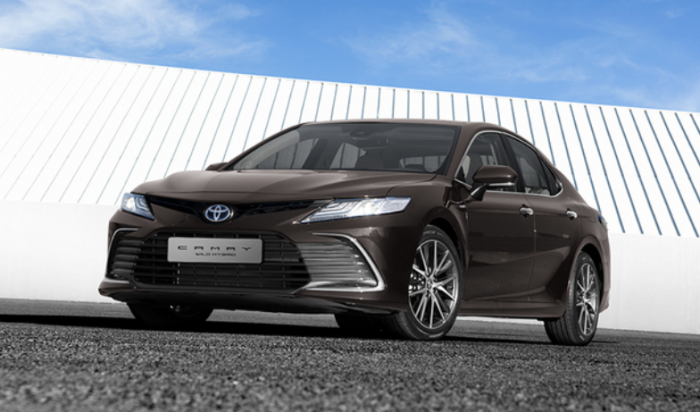 Điểm tin &ocirc; t&ocirc; 25/6: Toyota Camry chỉ c&ograve;n bản hybrid, Mitsubishi Attrage 2026 &lsquo;đếm ngược&rsquo; ng&agrave;y ra mắt