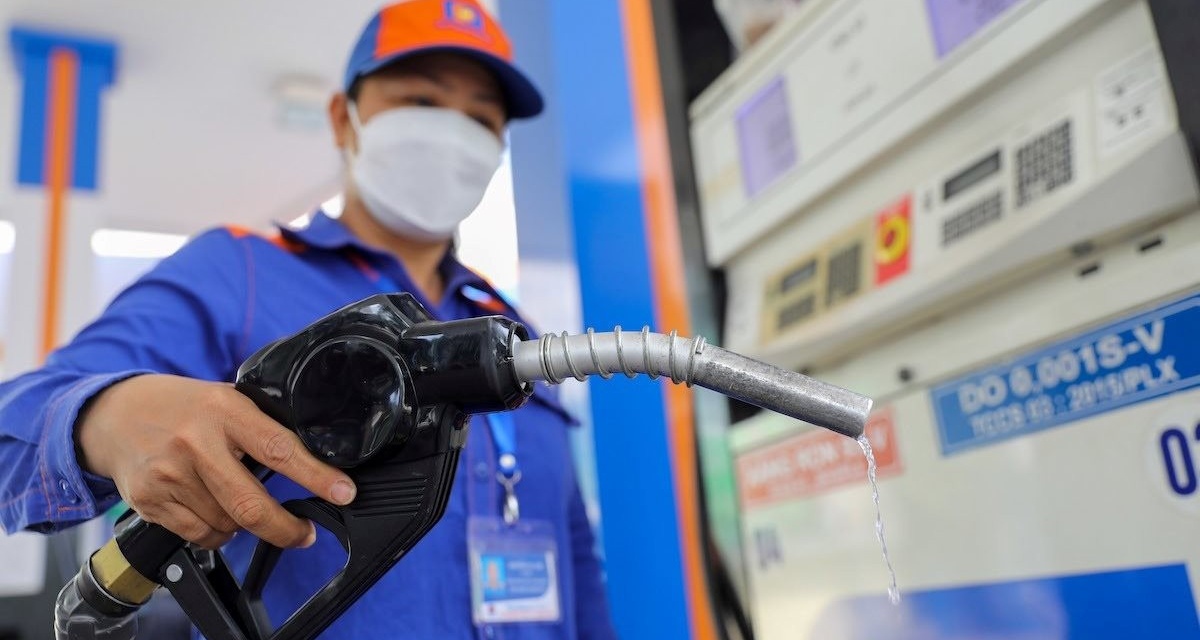 Đề xuất mới về thuế xăng dầu: Kịch bản xăng E10 c&oacute; thể tăng hơn 47% nếu điều n&agrave;y xảy ra? 