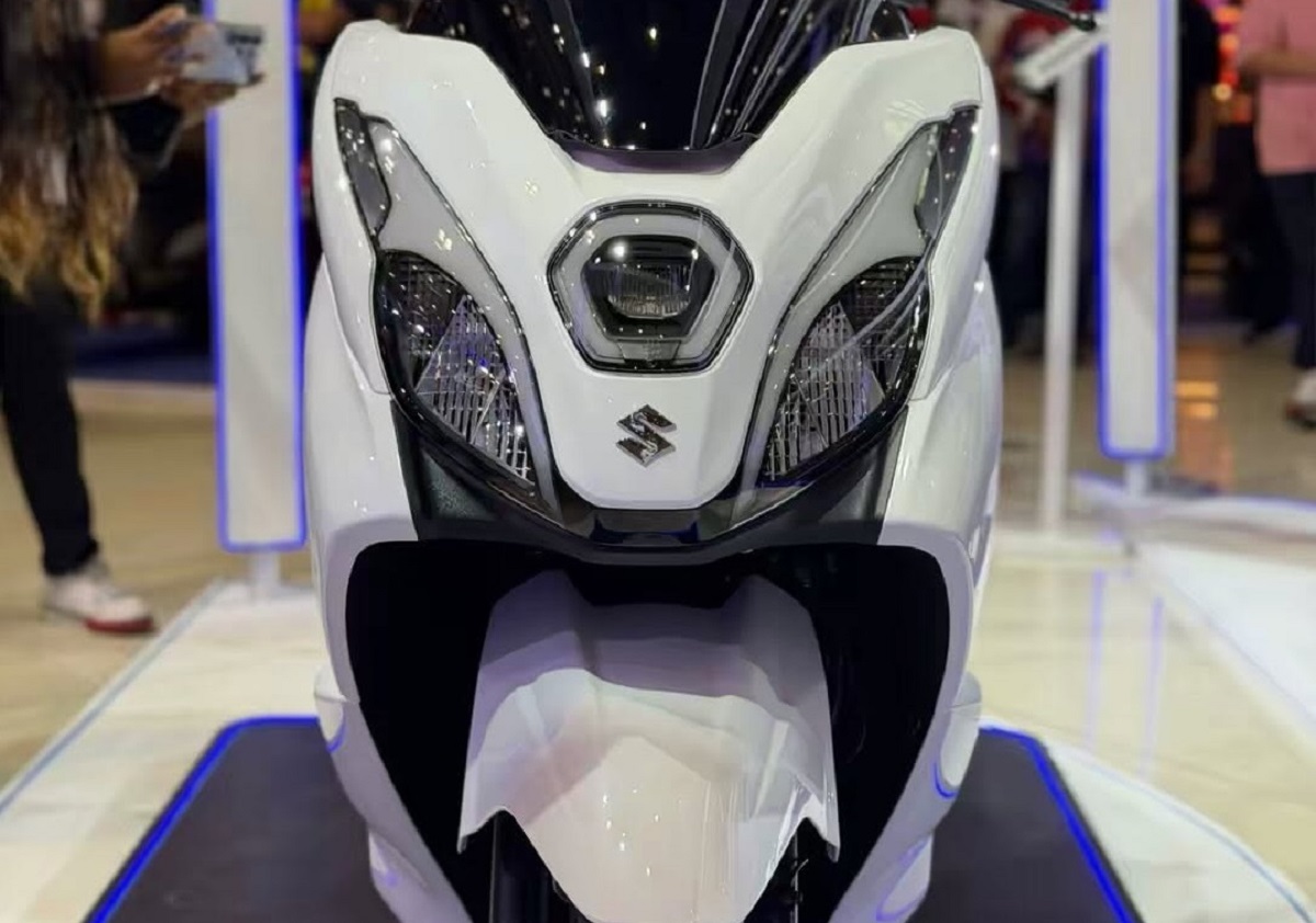 Suzuki ch&iacute;nh thức ra mắt &lsquo;huyền thoại xe ga&rsquo; 150cc mới gi&aacute; 61 triệu đồng: Chơi tới bến Honda SH Mode