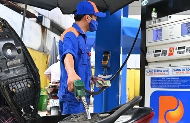 Gi&aacute; xăng dầu h&ocirc;m nay 28/6: E10 giảm gần 12000 đồng/l&iacute;t, RON 92 ch&iacute;nh thức &lsquo;thủng đ&aacute;y&rsquo;, bảng gi&aacute; đầy b&igrave;nh xe ga 110cc