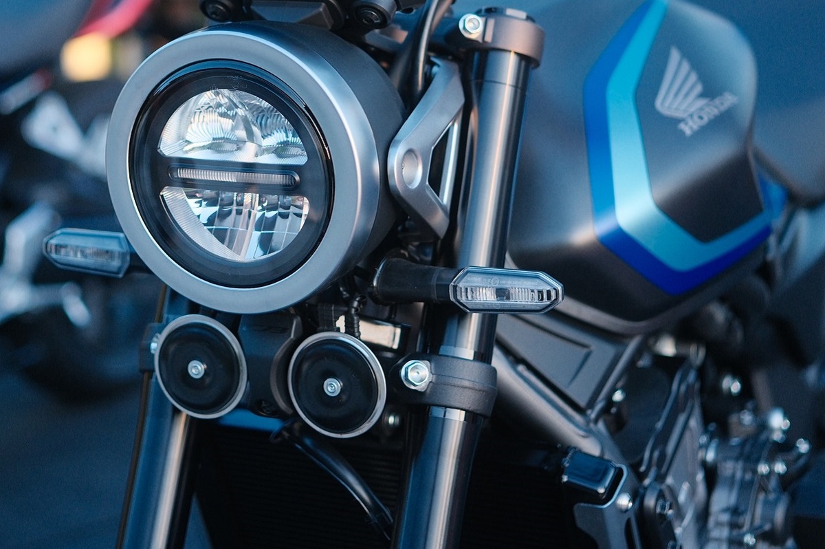 &lsquo;Huyền thoại c&ocirc;n tay&rsquo; kinh điển của Honda về đại l&yacute; Việt: Đẳng cấp tr&ecirc;n Honda Winner R, gi&aacute; hấp dẫn