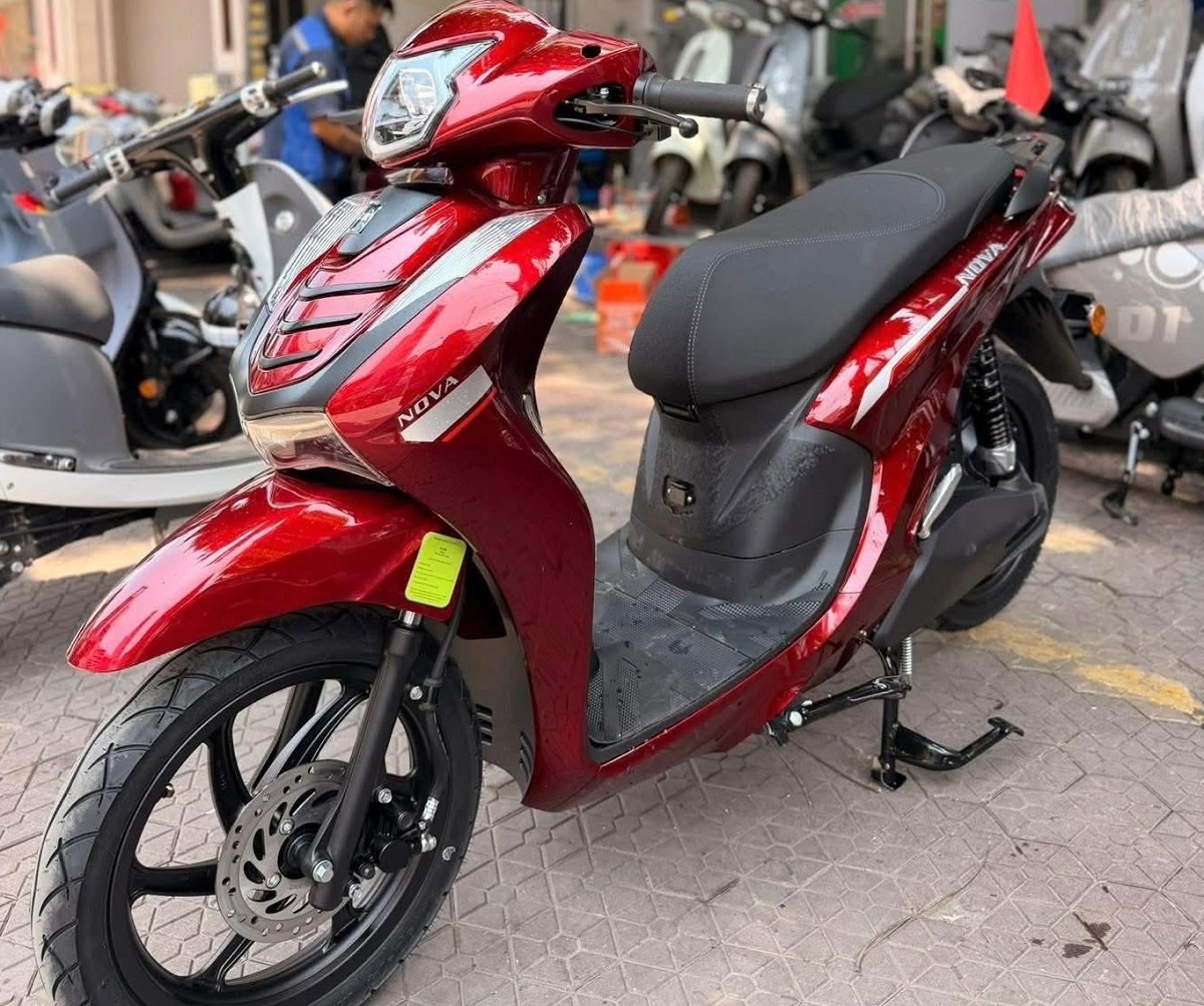 Tin xe m&aacute;y 29/6: &lsquo;SH phi&ecirc;n bản b&igrave;nh d&acirc;n&rsquo; ch&iacute;nh thức về đại l&yacute; Việt, đẹp hơn Honda SH160i, gi&aacute; cực rẻ