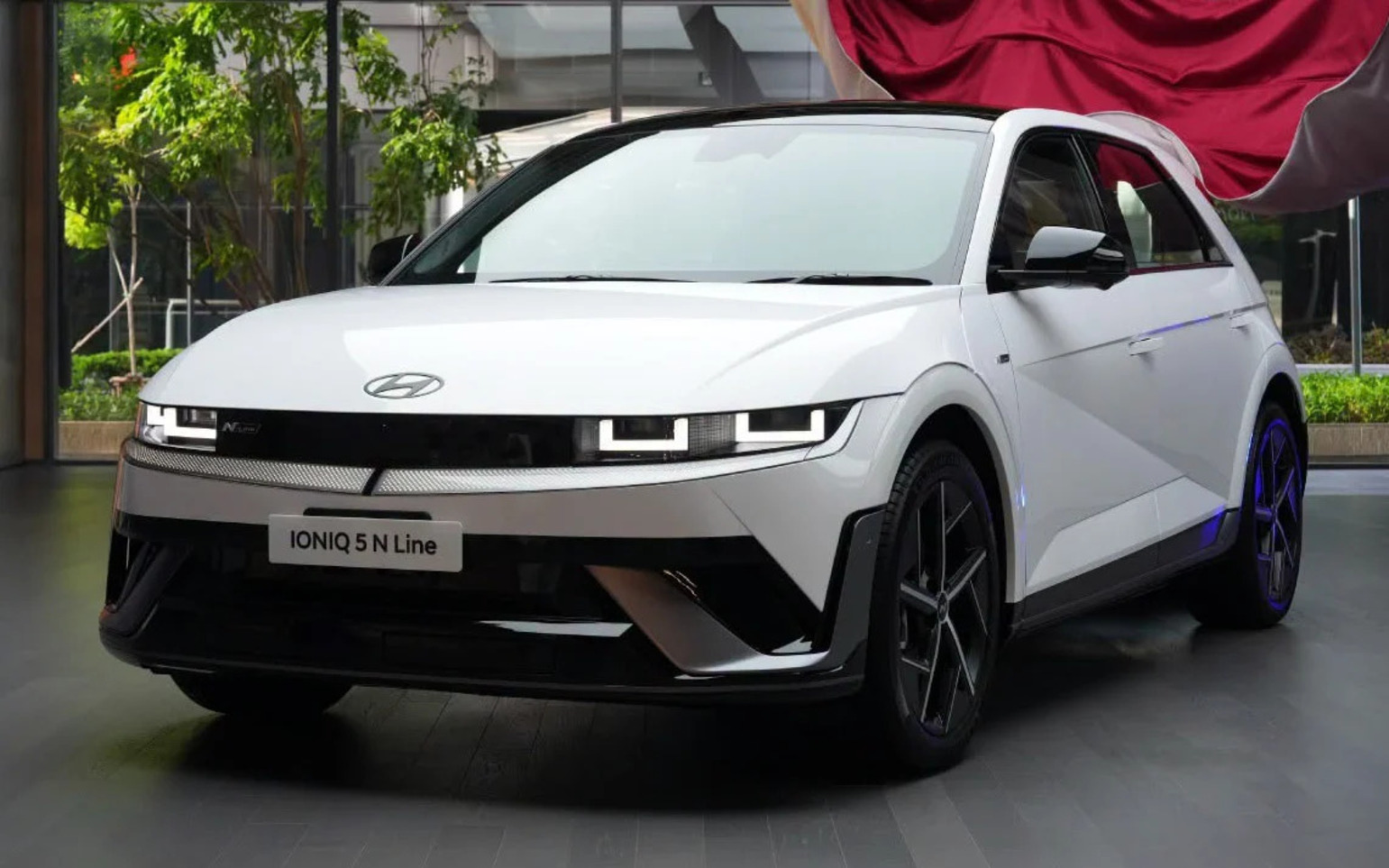 Hyundai Ioniq 5 N Line bản lắp r&aacute;p chốt gi&aacute; mới: Rẻ hơn gần 600 triệu, chạy 530 km/lần sạc, \'so găng\' Kia EV6