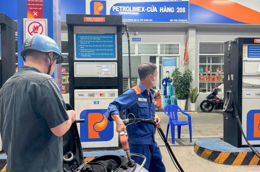 Gi&aacute; xăng dầu chiều 1/7: Dầu diesel tụt hơn 22.000 đồng/l&iacute;t, E10 v&agrave; RON 92 vẫn &lsquo;rẻ như b&egrave;o&rsquo;, bảng gi&aacute; đầy b&igrave;nh &ocirc; t&ocirc; Mazda