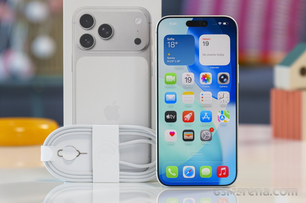 H&eacute; lộ dung lượng pin si&ecirc;u khủng của iPhone 18 Pro Max, Galaxy S26 Ultra cũng lo l&eacute;p vế