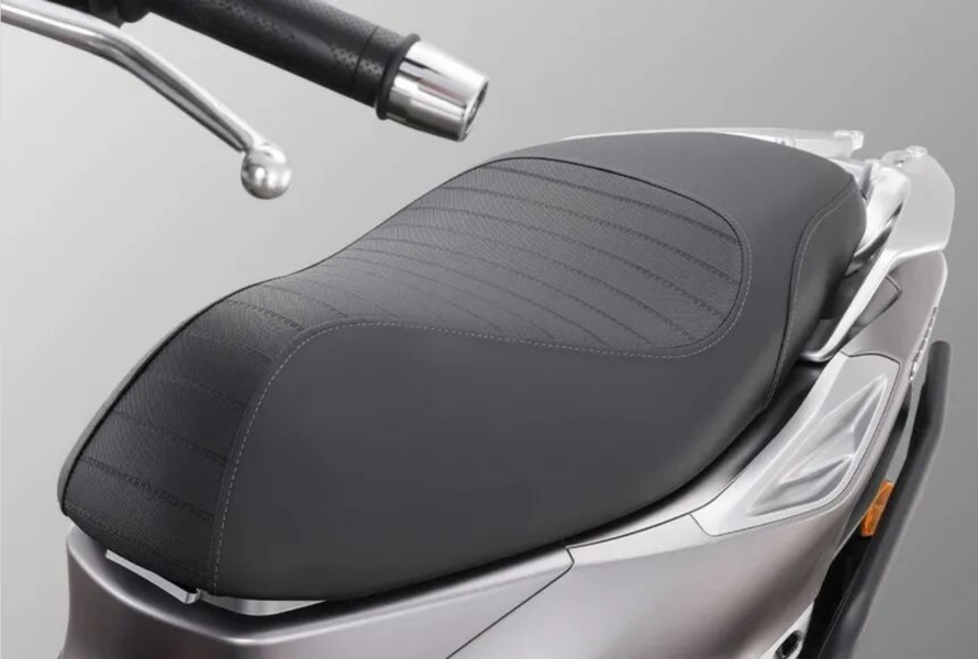 Ch&iacute;nh thức ra mắt &lsquo;vua xe ga&rsquo; 150cc mới c&oacute; ABS v&agrave; TCS như Honda SH, gi&aacute; chỉ 44,8 triệu đồng rẻ hơn Air Blade ảnh 4