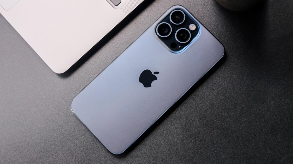 iPhone cũ bỗng trở n&ecirc;n hot v&igrave; gi&aacute; rẻ hơn đến 50% gi&aacute; mới, đặc biệt iPhone 13 Pro Max cũ