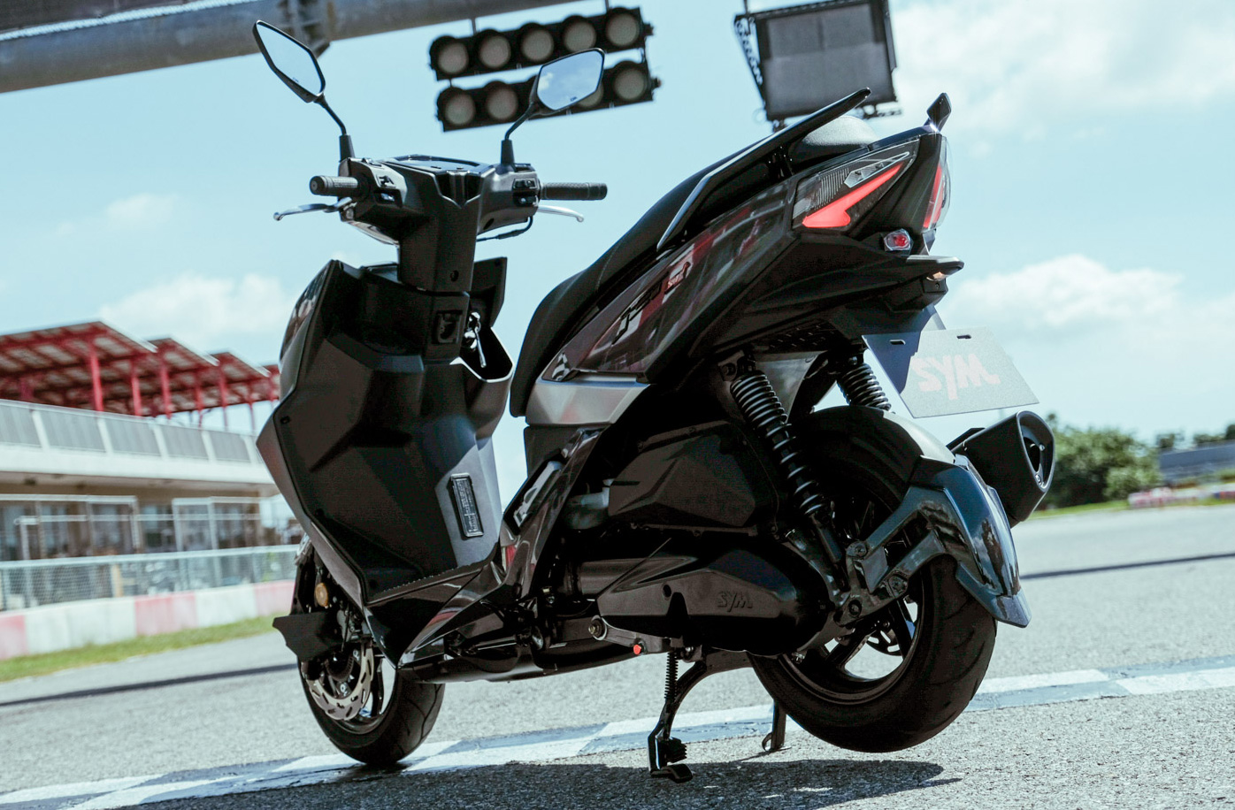 &lsquo;Kỳ ph&ugrave;ng địch thủ&rsquo; của Honda SH 125i ch&iacute;nh thức ra mắt: Thiết kế cực &lsquo;n&eacute;t&rsquo;, c&oacute; phanh ABS, gi&aacute; 84 triệu đồng