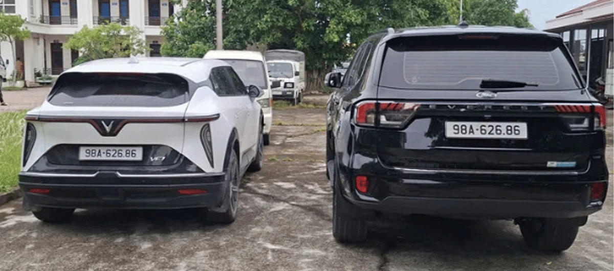 T&agrave;i xế ngỡ ng&agrave;ng khi v&ocirc; t&igrave;nh nh&igrave;n thấy một chiếc &ocirc; t&ocirc; kh&aacute;c tr&ugrave;ng biển số xe: C&aacute;i kết &lsquo;đắng&rsquo; cuối c&ugrave;ng?