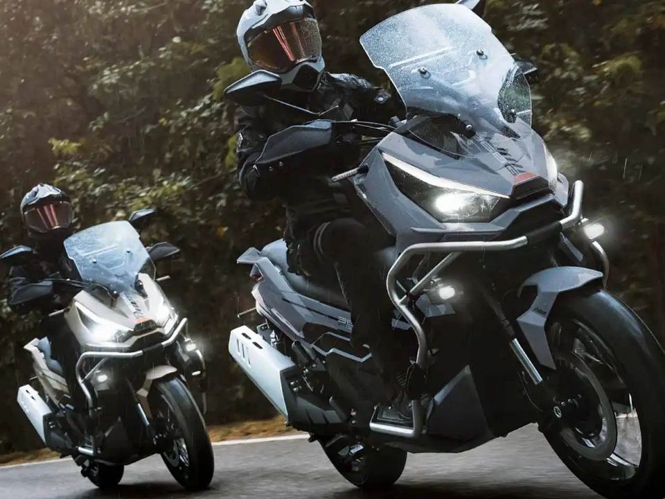 &lsquo;Huyền thoại xe ga&rsquo; mới ch&iacute;nh thức ra mắt với gi&aacute; hấp dẫn: Diện mạo ấn tượng hơn Honda Vario, trang bị &aacute;t v&iacute;a cả SH ảnh 1
