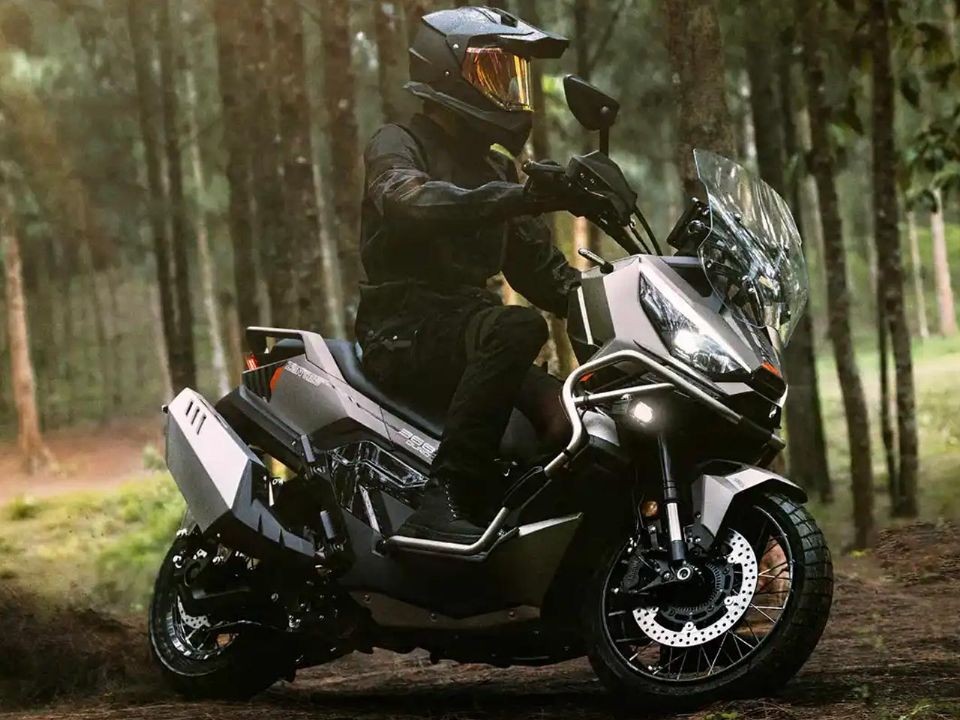 &lsquo;Huyền thoại xe ga&rsquo; mới ch&iacute;nh thức ra mắt với gi&aacute; hấp dẫn: Diện mạo ấn tượng hơn Honda Vario, trang bị &aacute;t v&iacute;a cả SH ảnh 5