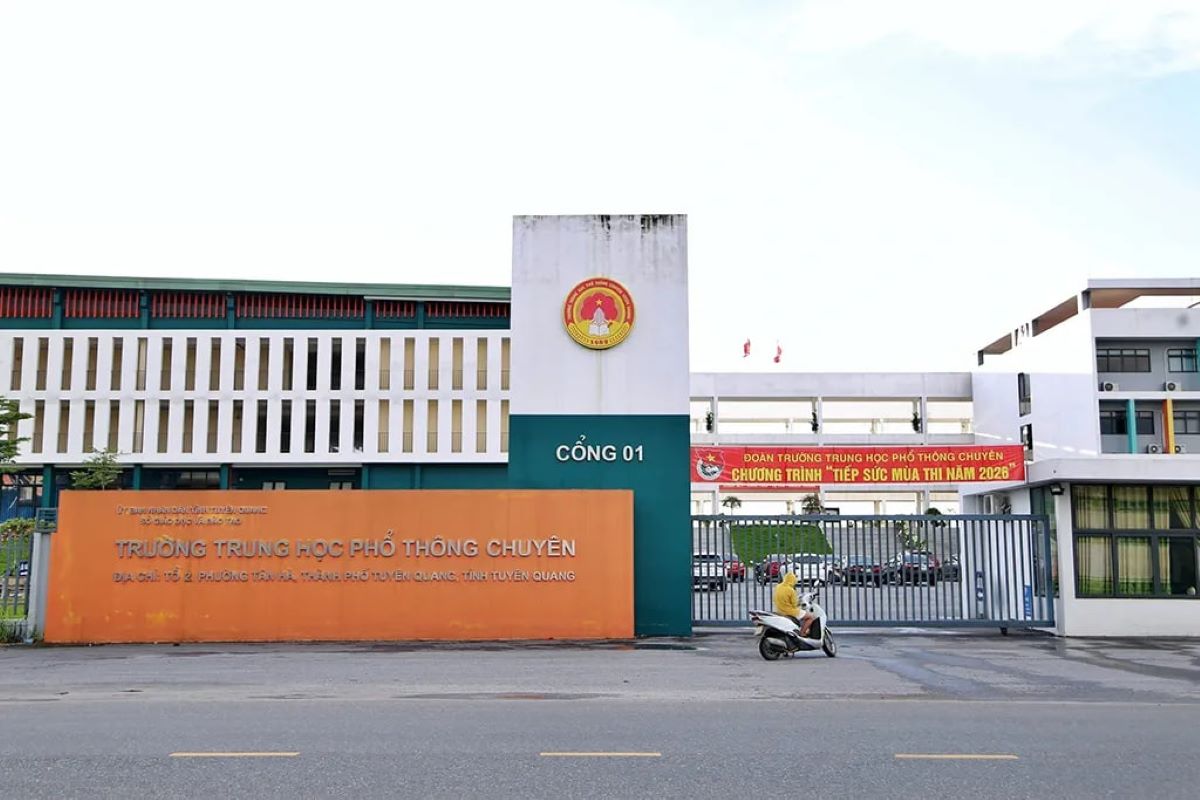 Học sinh trường chuy&ecirc;n Tuy&ecirc;n Quang đồng loạt l&ecirc;n tiếng sau vụ điểm thi To&aacute;n bất thường