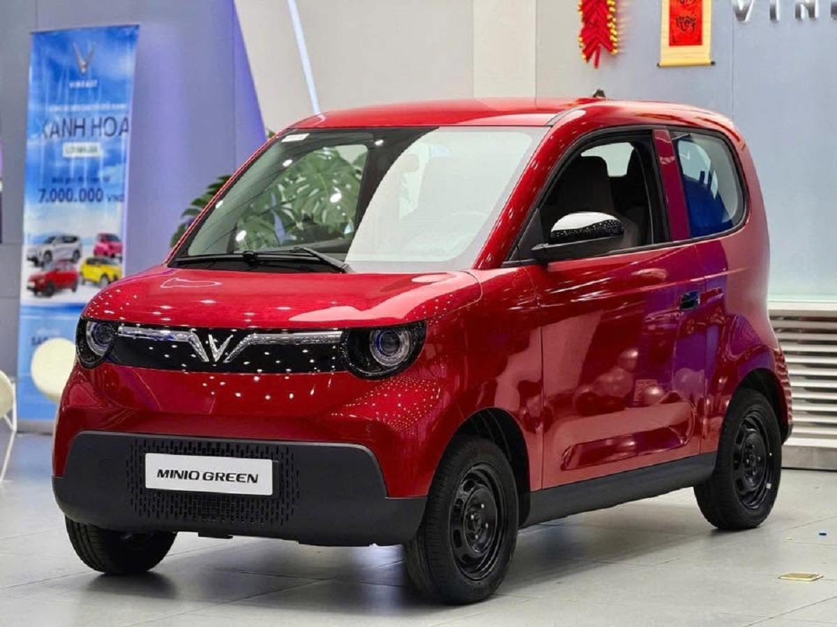 Kh&aacute;c Việt &ugrave;n &ugrave;n tậu VinFast Minio Green v&igrave; giảm gi&aacute; kỷ lục c&ograve;n 179 triệu đồng: Rẻ như Honda SH 350i
