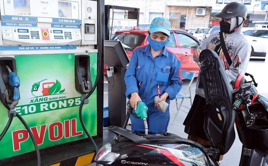 Gi&aacute; xăng dầu chiều 10/7: E10 v&agrave; RON 92 đồng loạt giảm hơn 10.000 đồng, dầu diesel tăng, gi&aacute; lăn b&aacute;nh Honda CR-V ra sao?