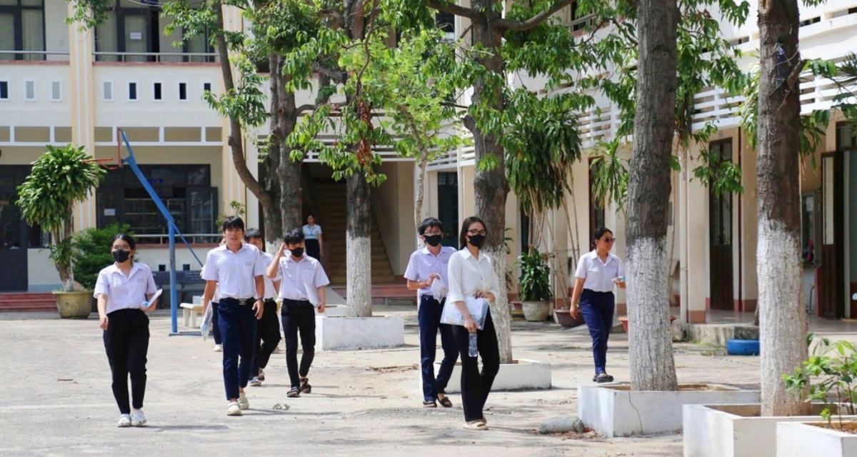 C&ocirc;ng bố điểm thi của th&iacute; sinh bị tố d&ugrave;ng điện thoại trong ph&ograve;ng thi ở Gia Lai, học lực g&acirc;y bất ngờ