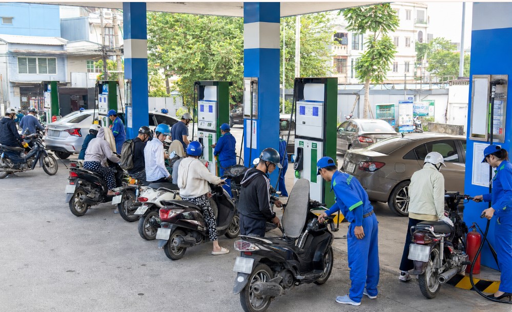Gi&aacute; xăng dầu h&ocirc;m nay chiều 12/7 mới nhất: Dầu thế giới c&oacute; gi&aacute; mới? Gi&aacute; xăng E5, E10 giảm cực s&acirc;u so với đỉnh