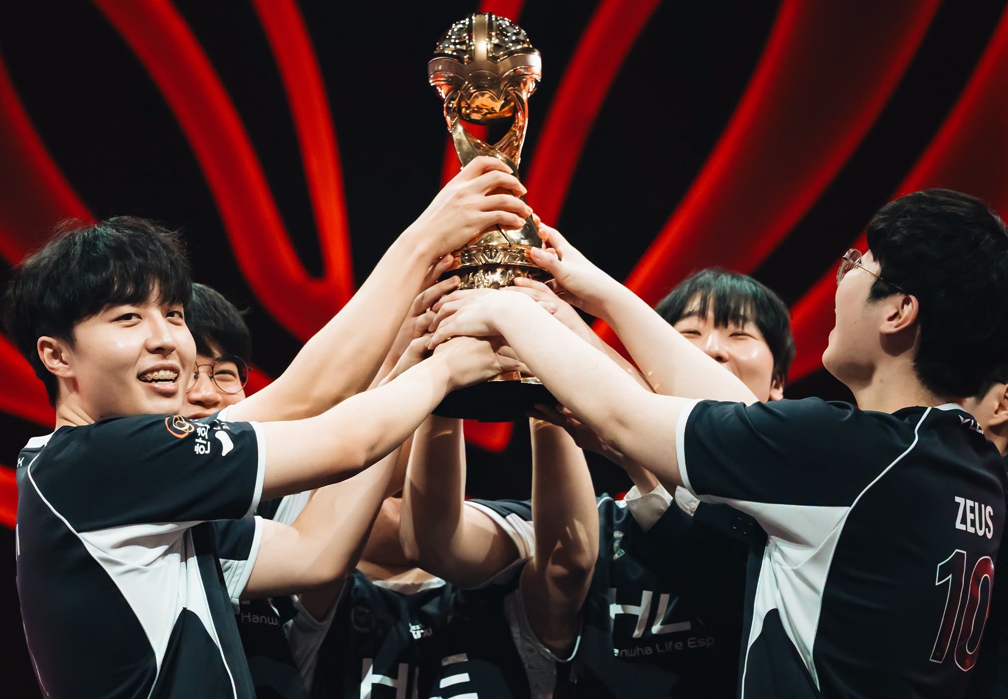 T&acirc;n vương MSI 2026 gọi t&ecirc;n Hanwha Life Esports sau m&agrave;n ngược d&ograve;ng đầy cảm x&uacute;c trước Bilibili Gaming