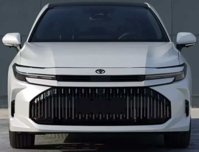 &lsquo;Si&ecirc;u sedan&rsquo; Toyota Avalon 2027 lộ diện: C&ocirc;ng nghệ hybrid tiết kiệm xăng, &lsquo;đậm đặc ADN&rsquo; Camry