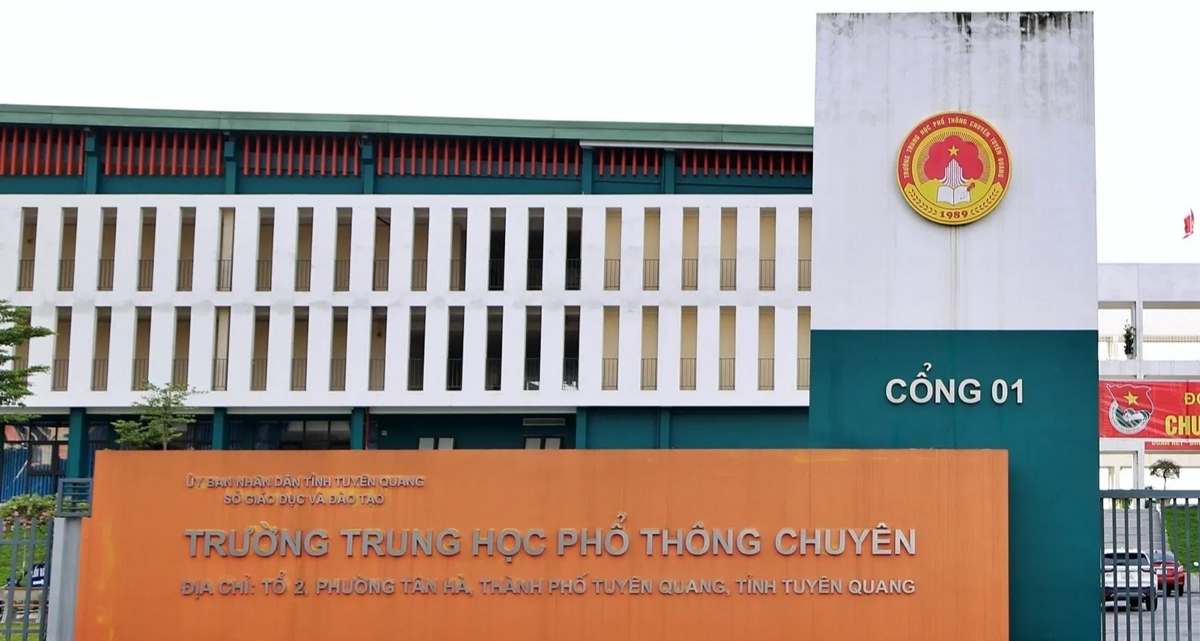 Bộ C&ocirc;ng an c&ocirc;ng bố th&ocirc;ng tin n&oacute;ng vụ gian lận thi cử ở trường THPT Chuy&ecirc;n Tuy&ecirc;n Quang