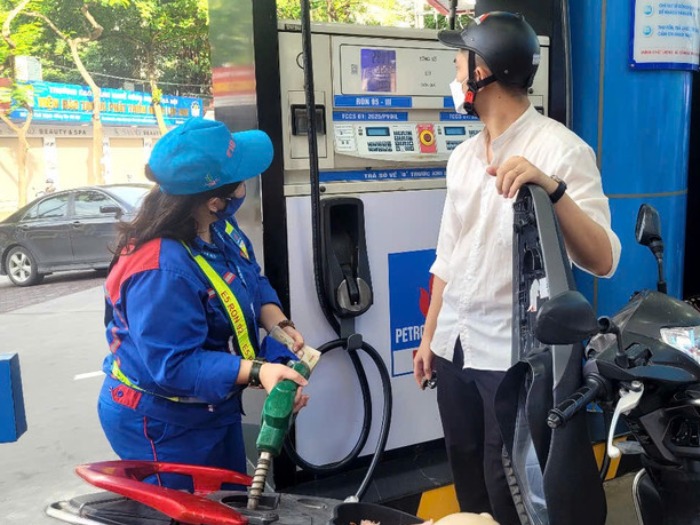 Gi&aacute; xăng dầu chiều 14/7: Dầu diesel tụt xuống s&aacute;t đ&aacute;y, E10 v&agrave; RON 92 giảm về mức rẻ hiếm thấy, gi&aacute; lăn b&aacute;nh Honda City